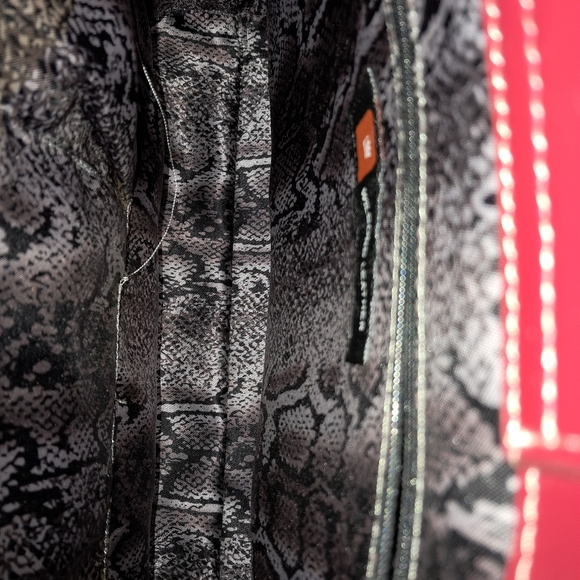 Wilson's Red Leather Large Tote Handbag - Picture 5 of 6